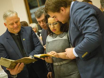 Odsłonięcie tablicy upamiętniającej ks. Mamicę